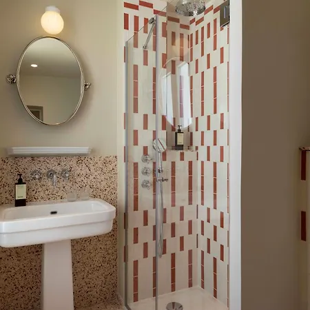 Hotell L'inattendu 4*